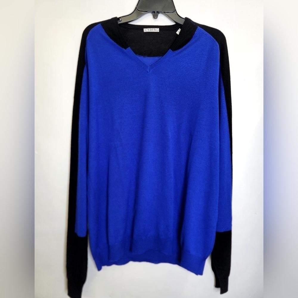 Iceberg  fine knit 100% wool v neck Sweater